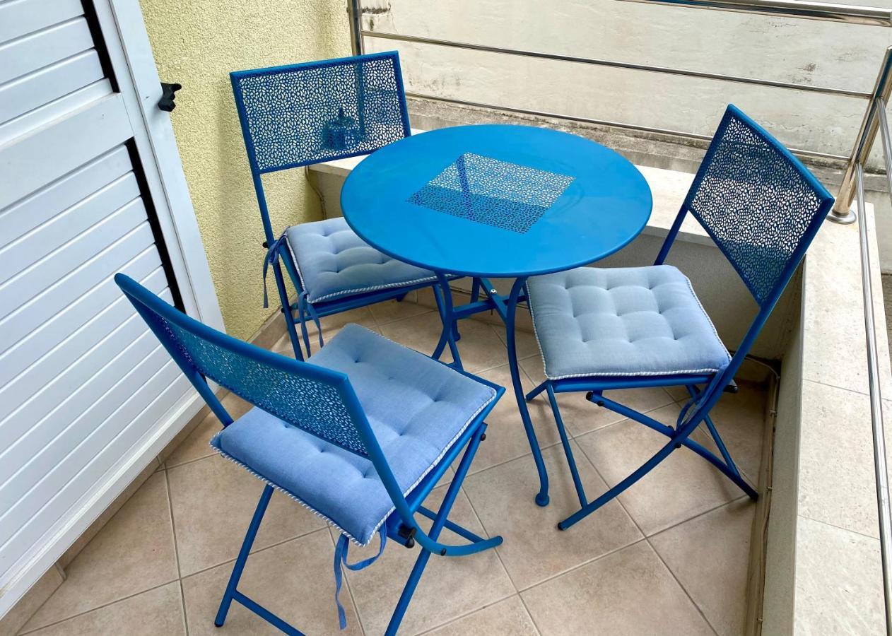 Sunny Apartment By The Beach Kastel Stafilic Exterior photo