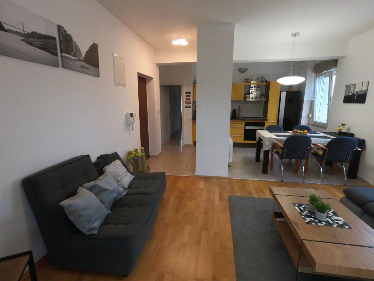Sunny Apartment By The Beach Kastel Stafilic Exterior photo