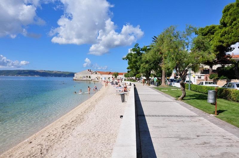 Sunny Apartment By The Beach Kastel Stafilic Exterior photo
